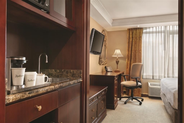 RADISSON TORONTO AIRPORT WEST